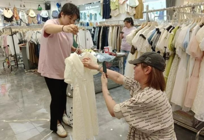 品牌化浪潮下，傳統服裝批發市場的轉型與突圍之路